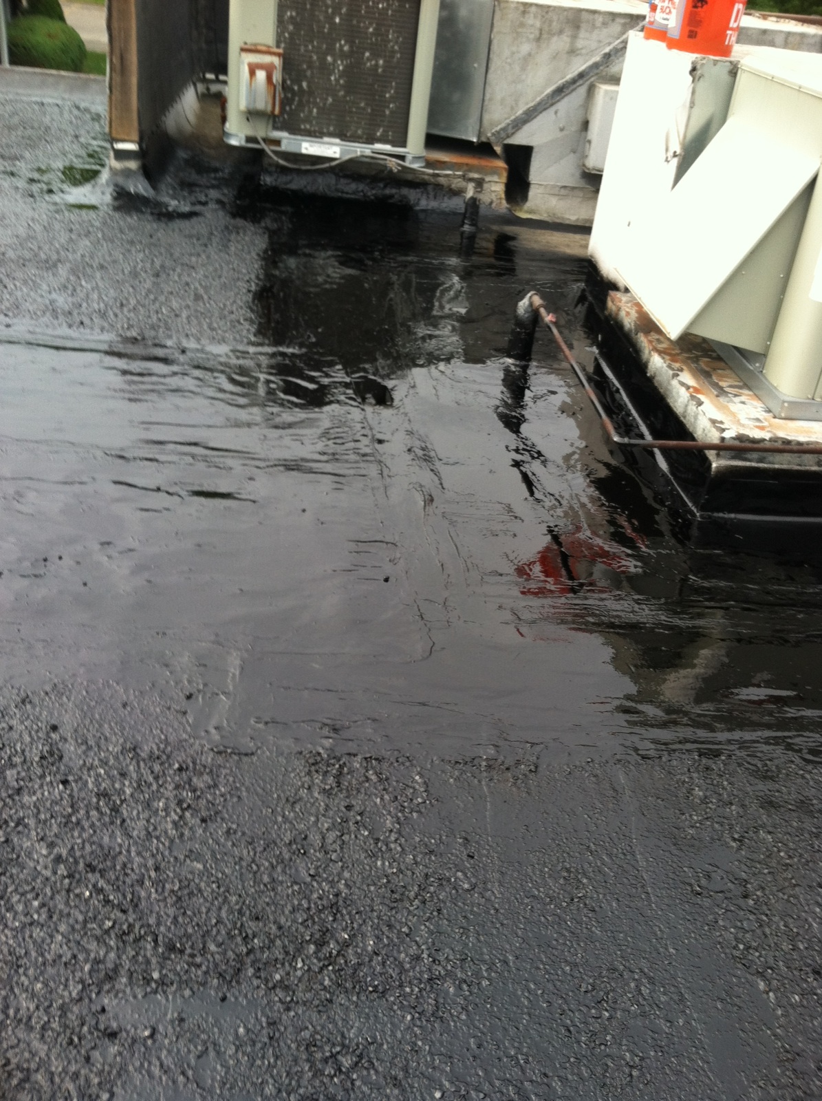 Single Ply Versus Hot Tar Roof Options for Commercial Buildings Kings